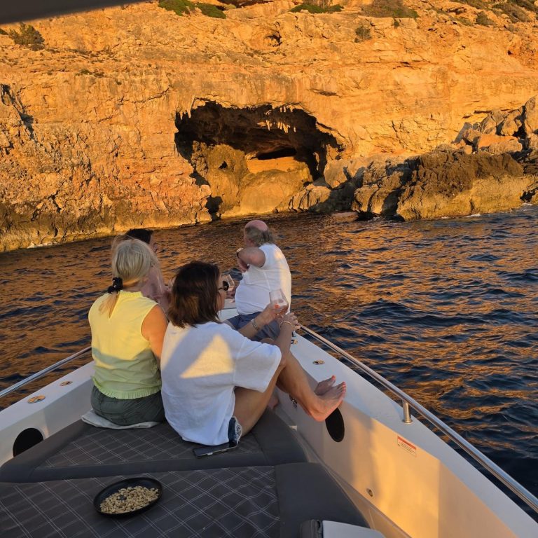 Sunset Yachtcharter
